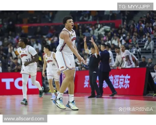上海篮球队逆袭之路揭秘：从低谷到冠军赛的辉煌蜕变与奋斗历程